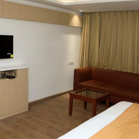 Hotel Radiance Bareli Kültér fotó