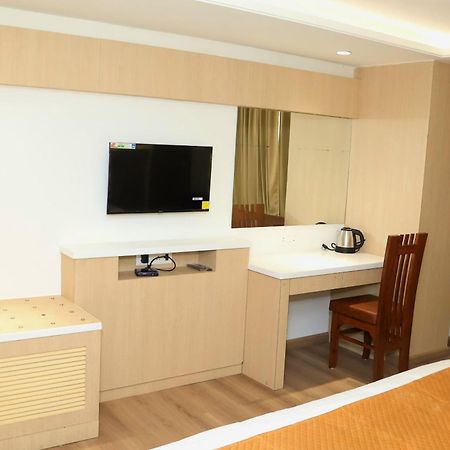 Hotel Radiance Bareli Kültér fotó