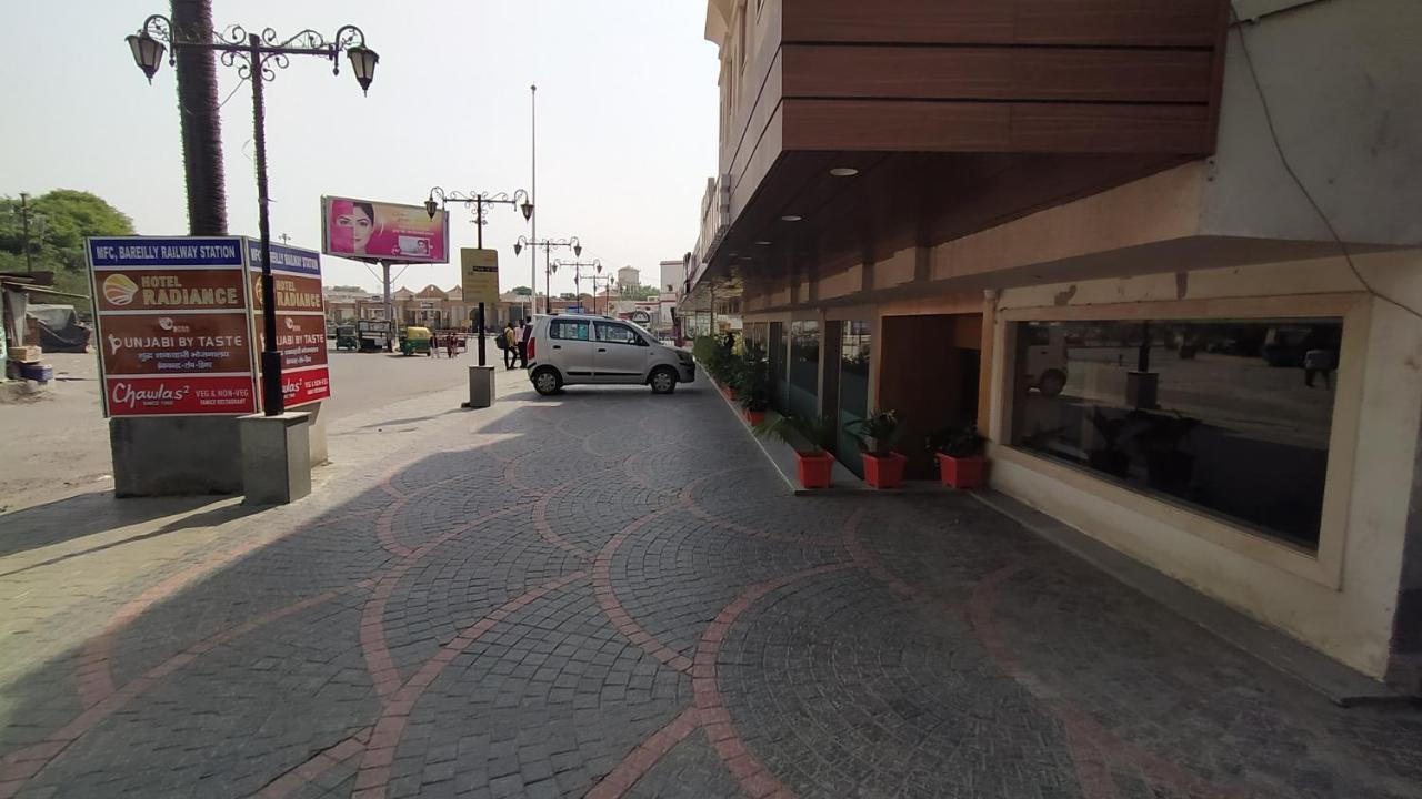 Hotel Radiance Bareli Kültér fotó