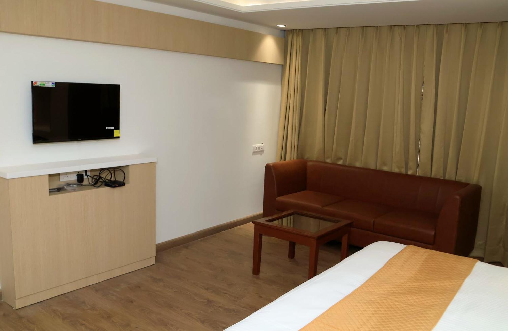 Hotel Radiance Bareli Kültér fotó
