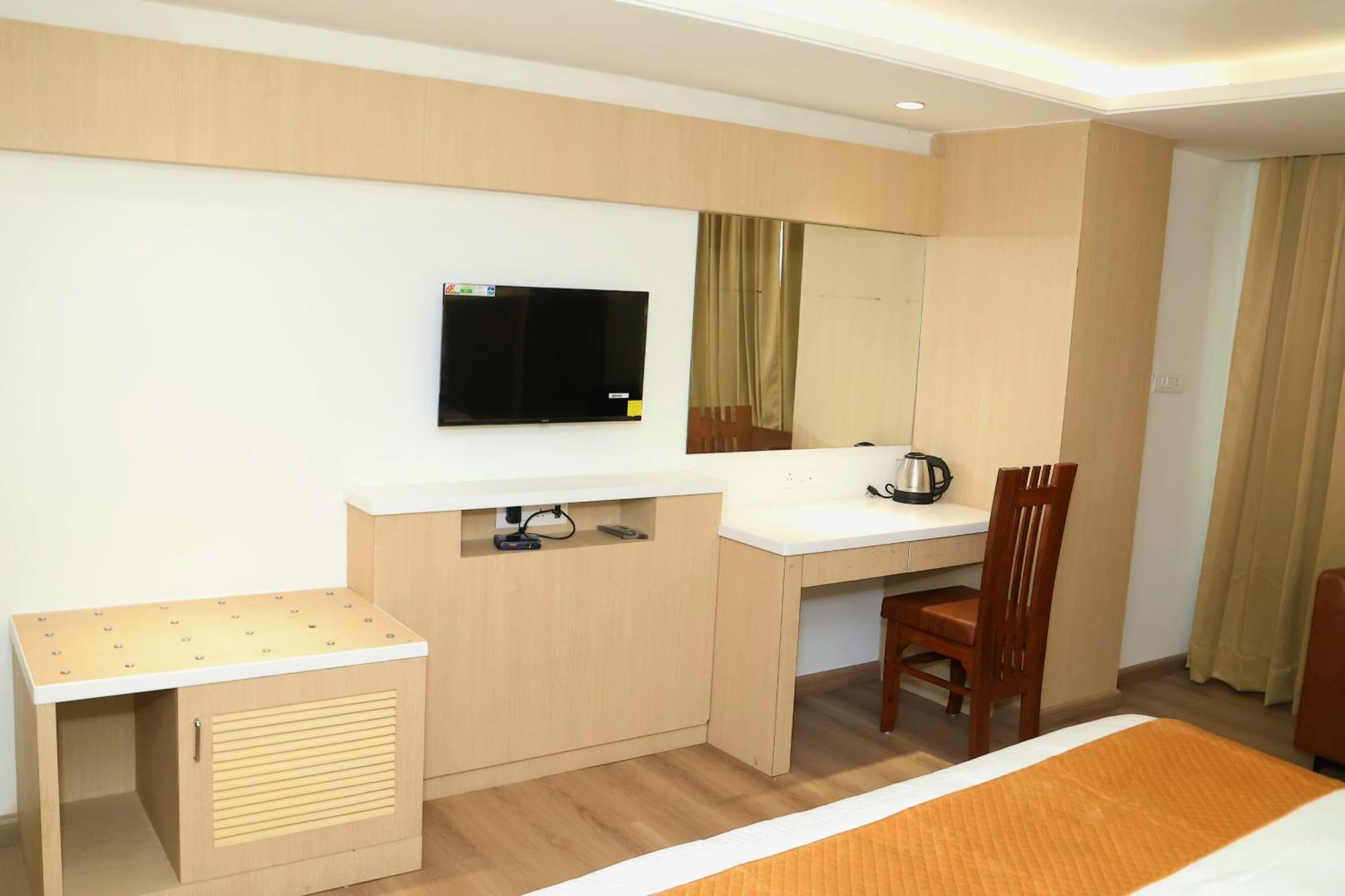 Hotel Radiance Bareli Kültér fotó