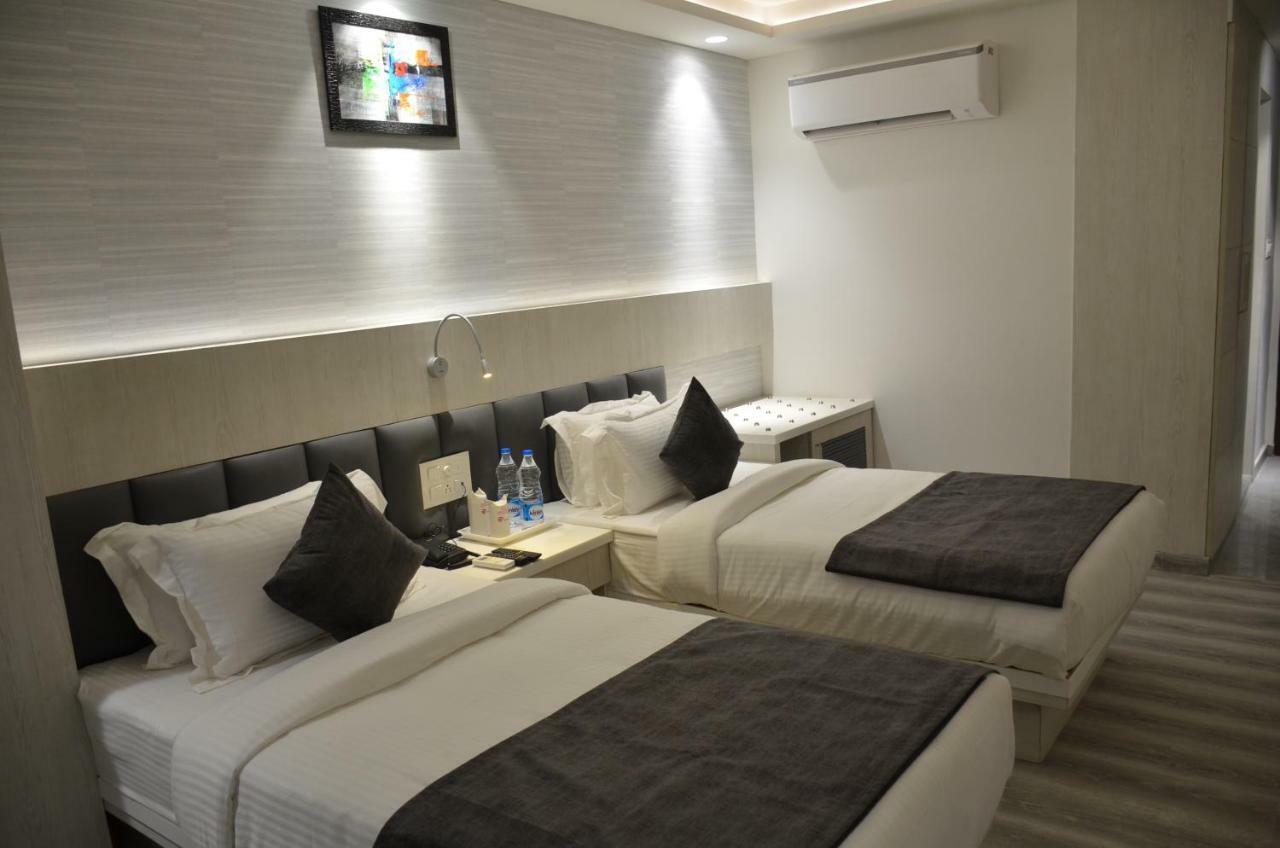 Hotel Radiance Bareli Kültér fotó