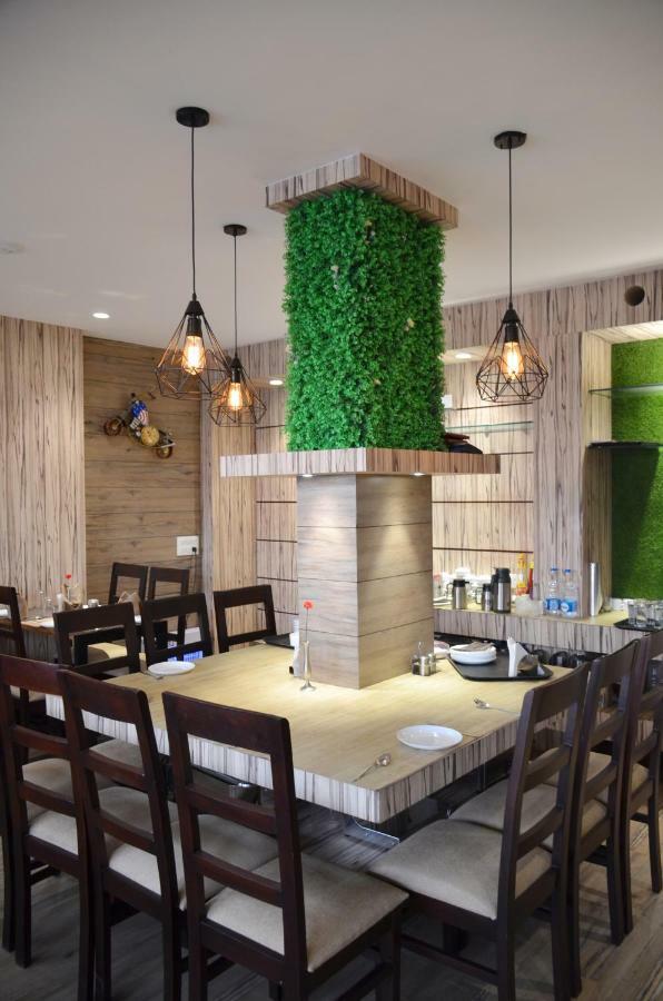Hotel Radiance Bareli Kültér fotó