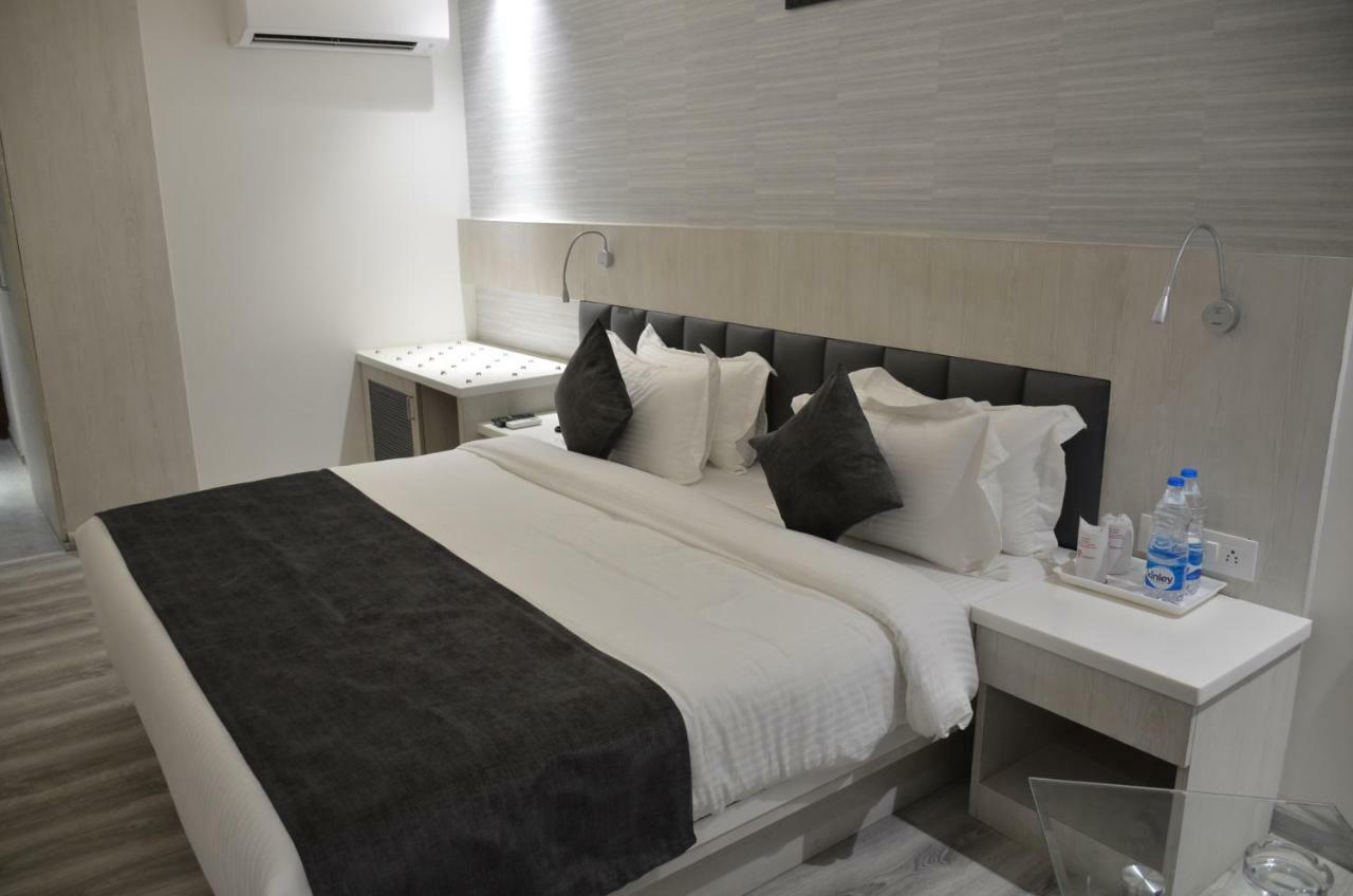 Hotel Radiance Bareli Kültér fotó