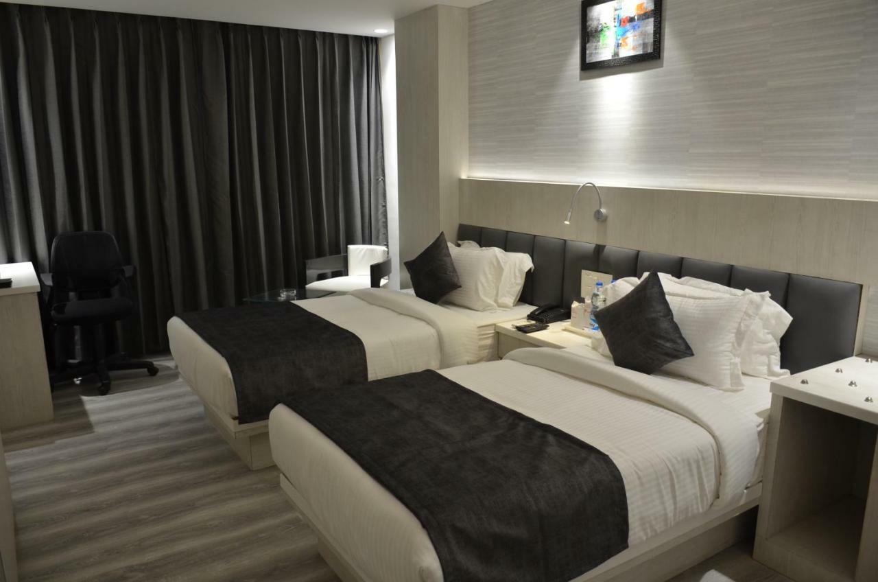 Hotel Radiance Bareli Kültér fotó