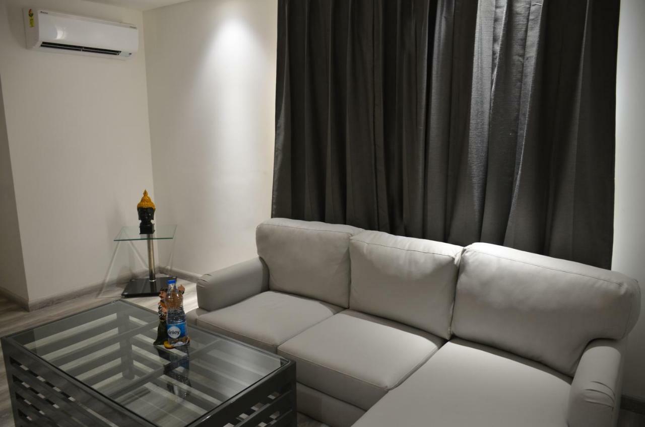 Hotel Radiance Bareli Kültér fotó