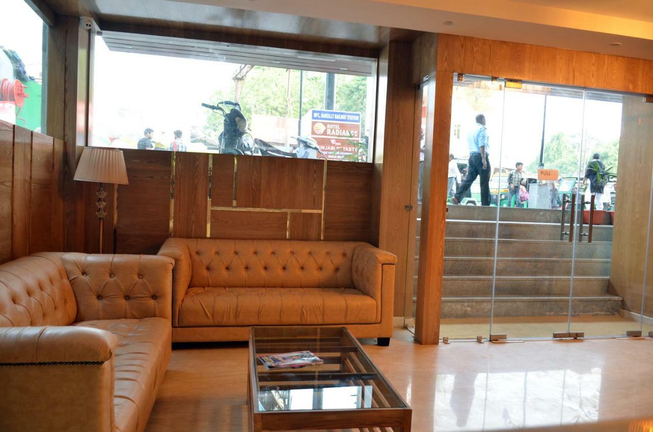 Hotel Radiance Bareli Kültér fotó