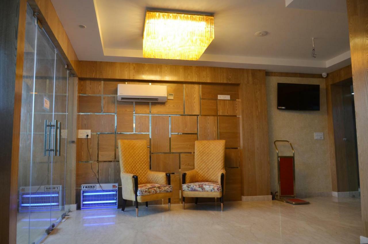 Hotel Radiance Bareli Kültér fotó