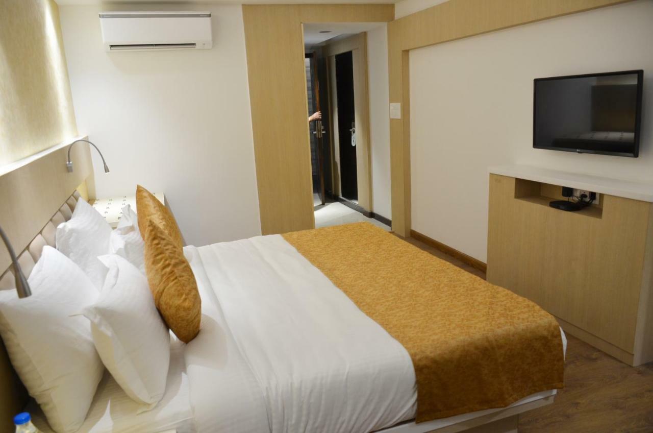 Hotel Radiance Bareli Kültér fotó