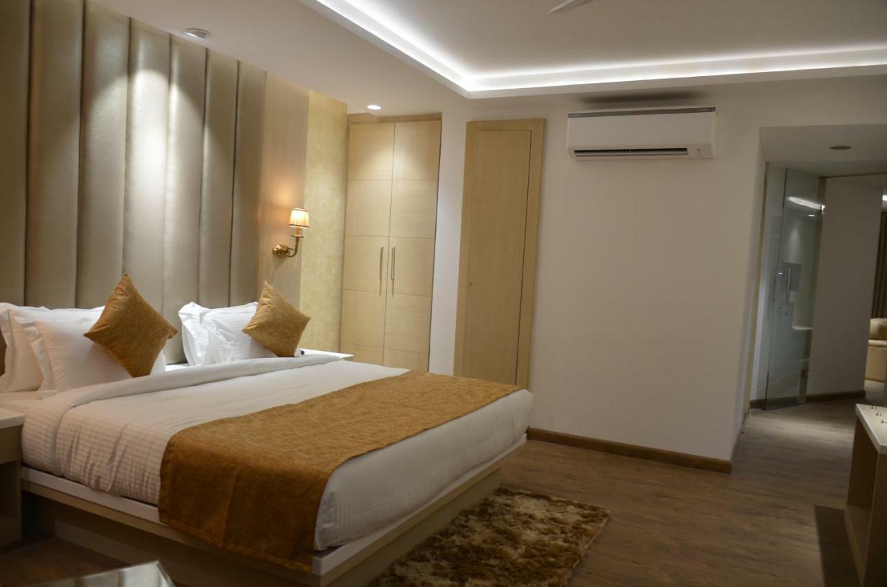 Hotel Radiance Bareli Kültér fotó