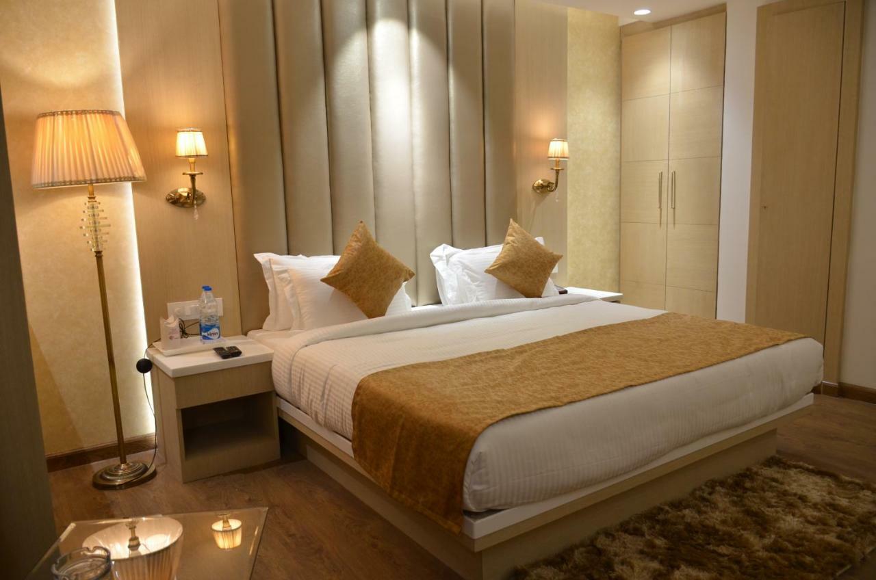 Hotel Radiance Bareli Kültér fotó