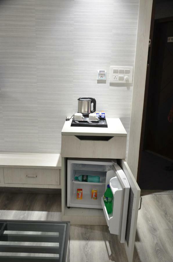 Hotel Radiance Bareli Kültér fotó