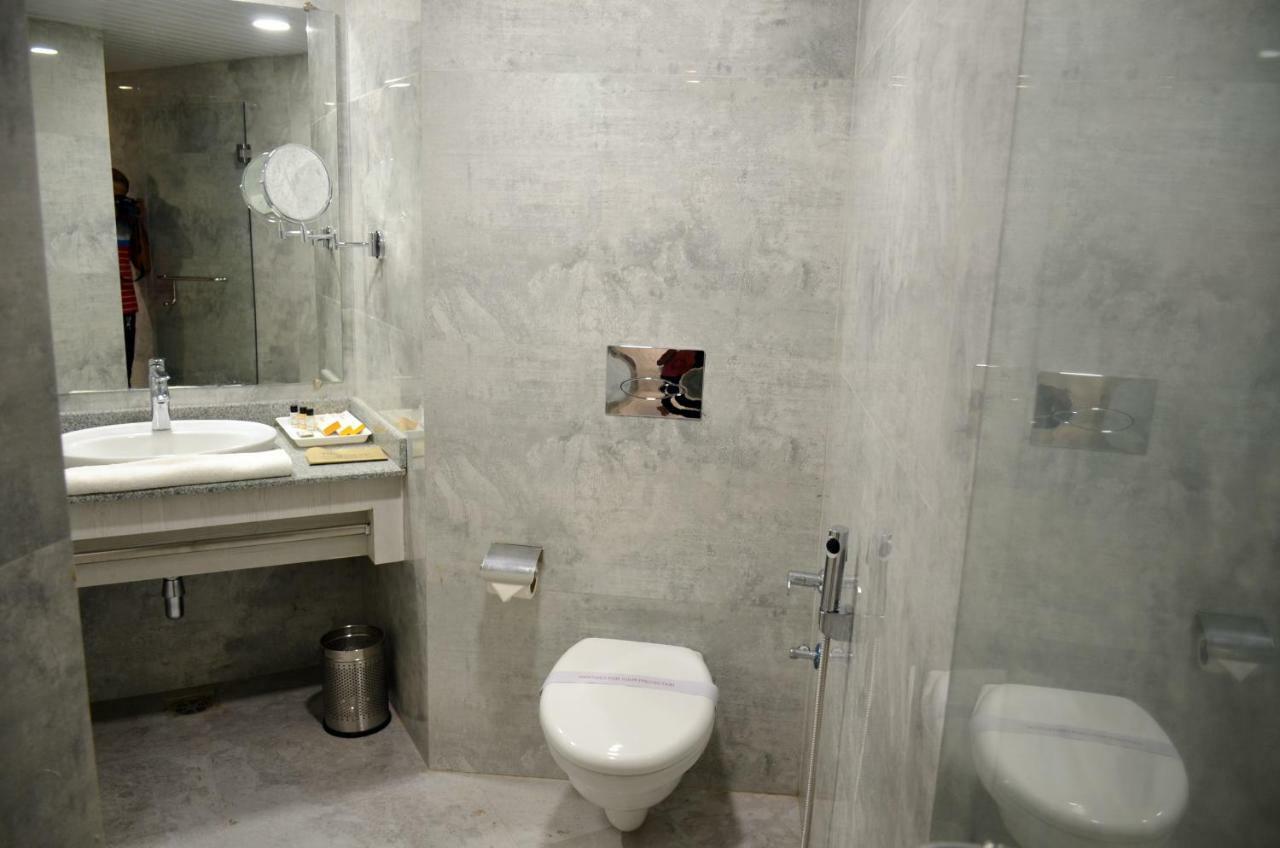 Hotel Radiance Bareli Kültér fotó