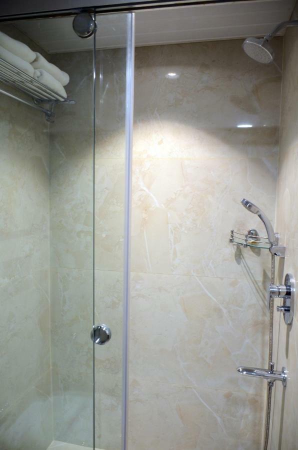 Hotel Radiance Bareli Kültér fotó