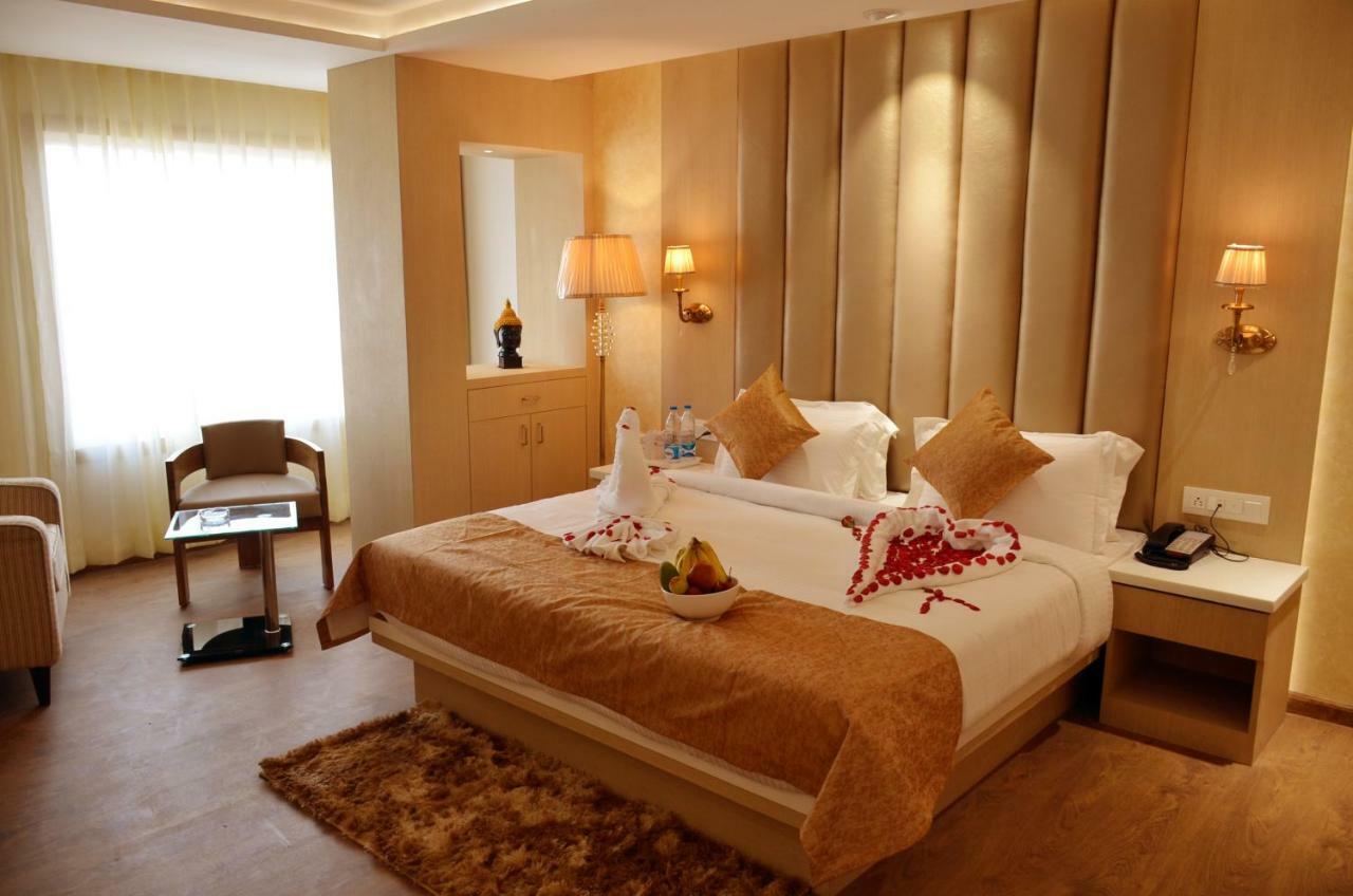Hotel Radiance Bareli Kültér fotó