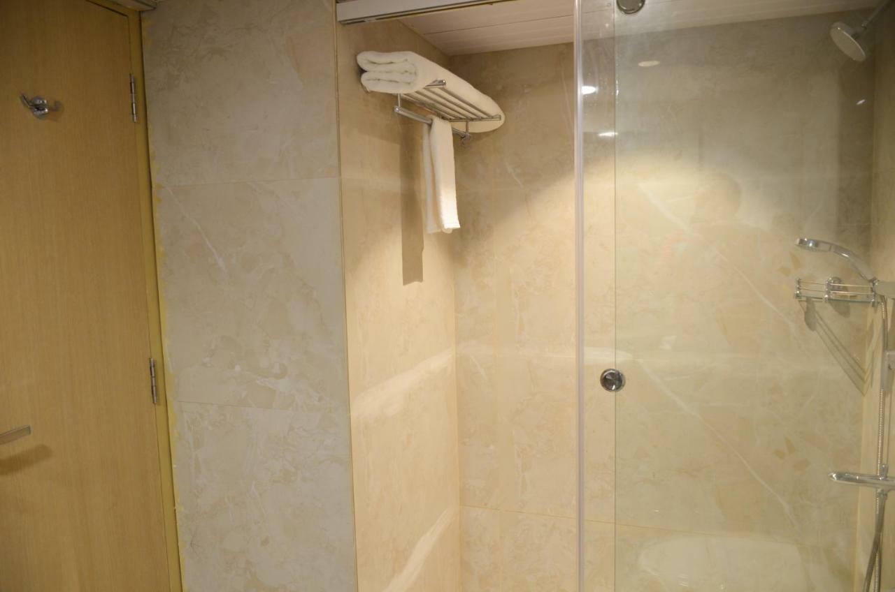 Hotel Radiance Bareli Kültér fotó
