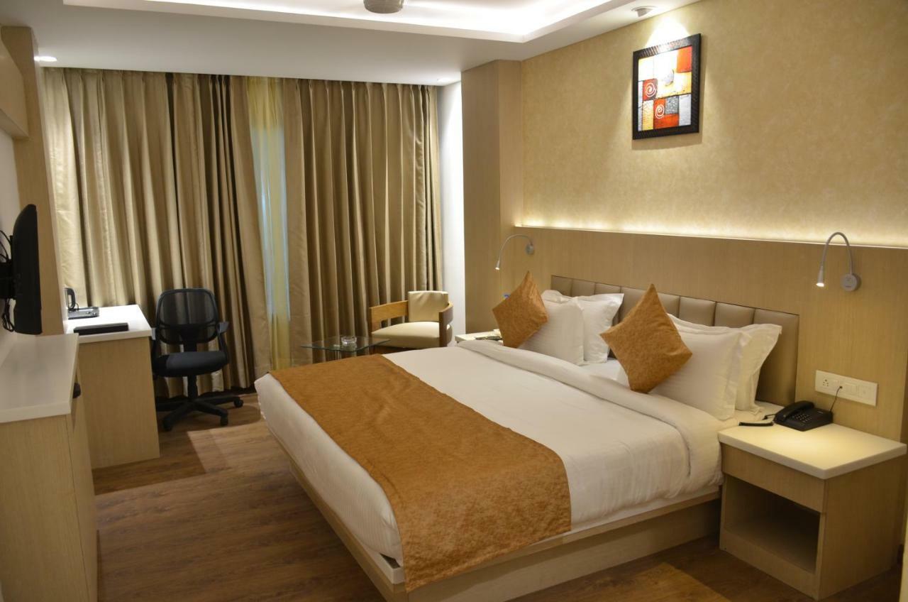 Hotel Radiance Bareli Kültér fotó